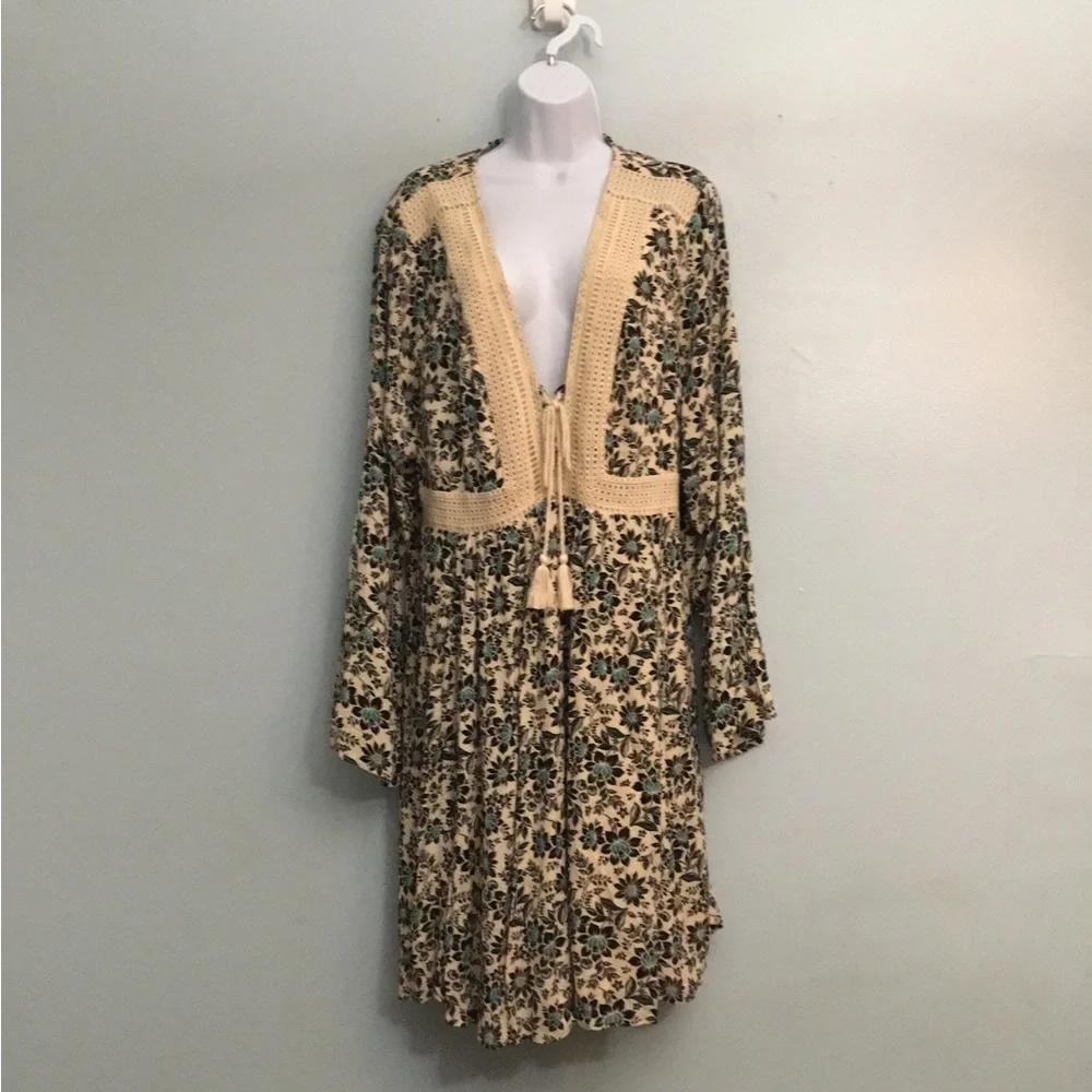 torrid Cream Floral Crochet-Trim Maxi Dress with Teal Accents - Picture 14 of 16